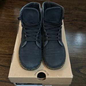 Dr. Martens Shoreditch black canvas sneaker size 5